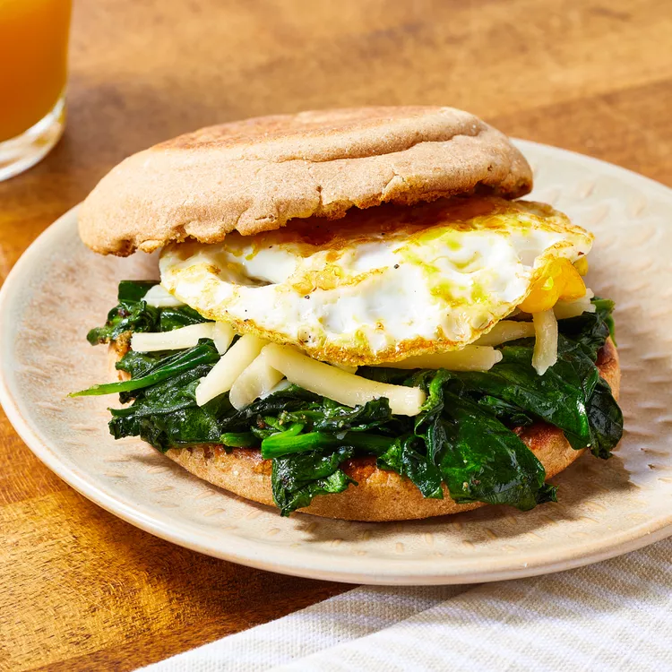 Egg, Spinach & Cheddar Breakfast Sandwich: A Delicious and Nutritious Start to Your Day